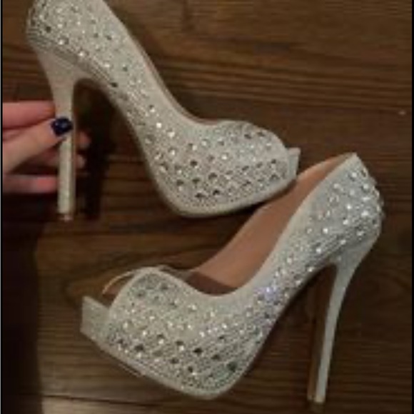 Heels size 5 worn once to prom - Picture 2 of 2
